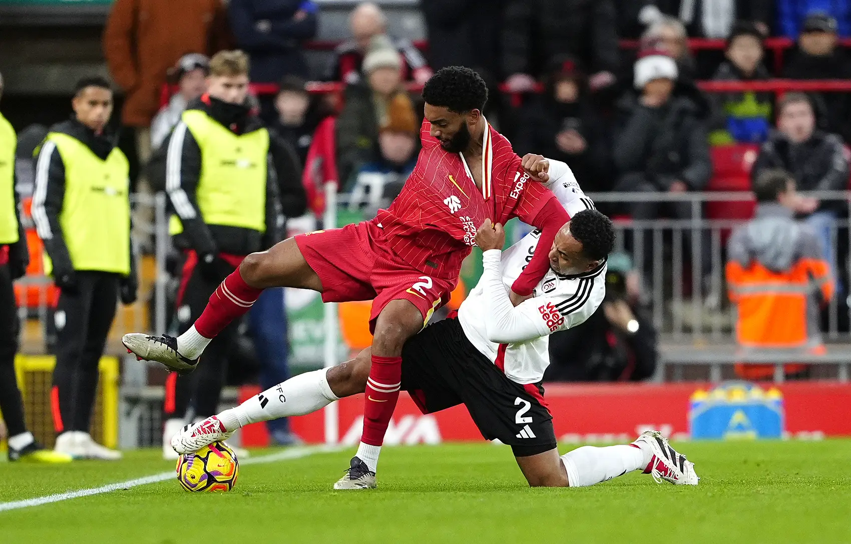 英格兰队险胜法国队，马龙关键制胜