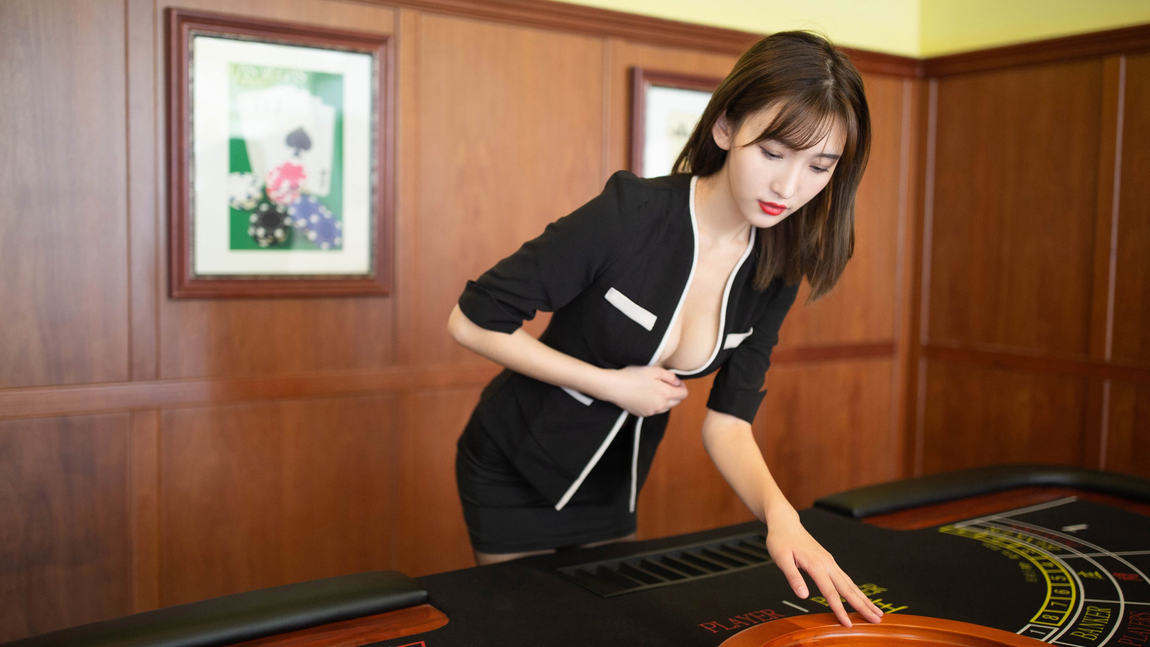 当太极虎轻取巴黎,库尔图瓦用指尖点燃赛场