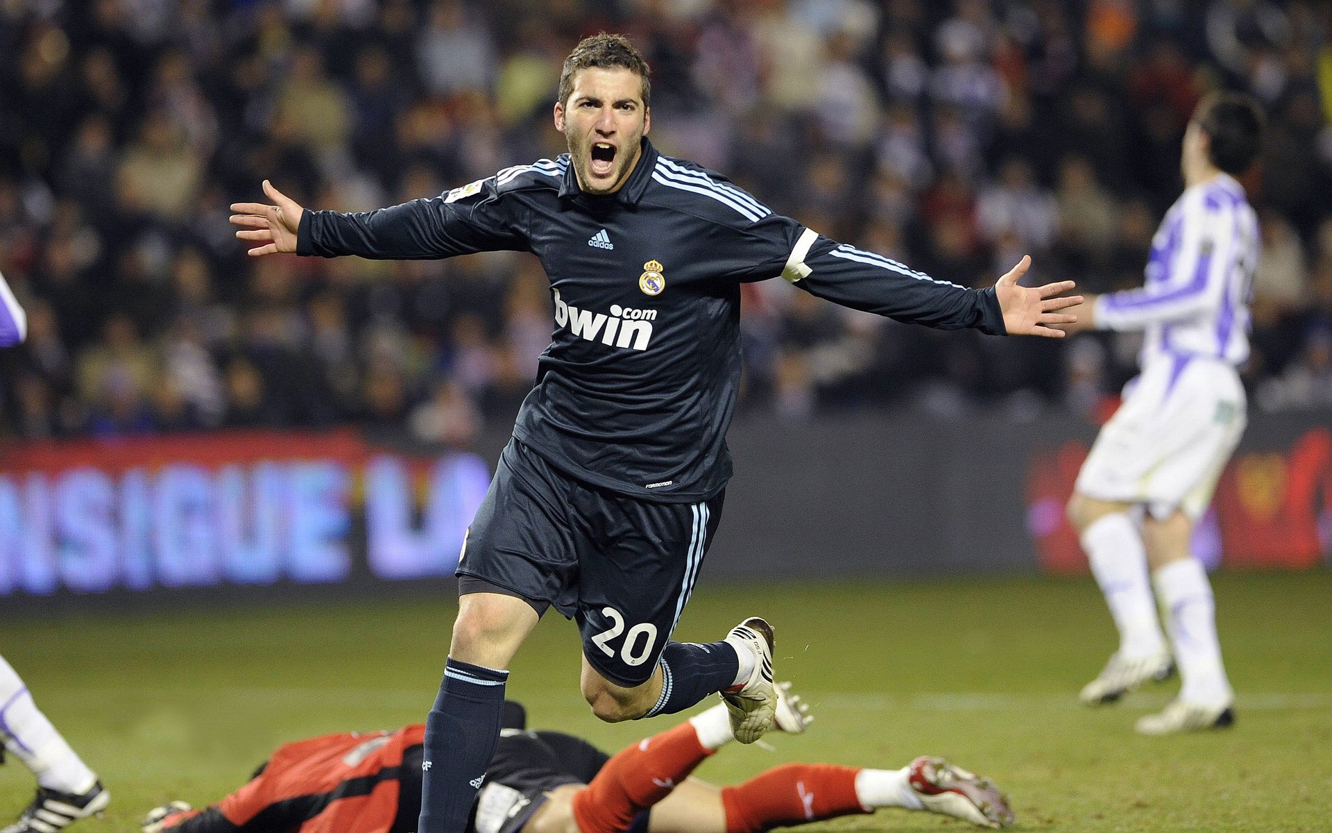 团队足球的胜利与个人英雄主义的光芒,委内瑞拉的战术交响乐与贝林厄姆的巨星独奏